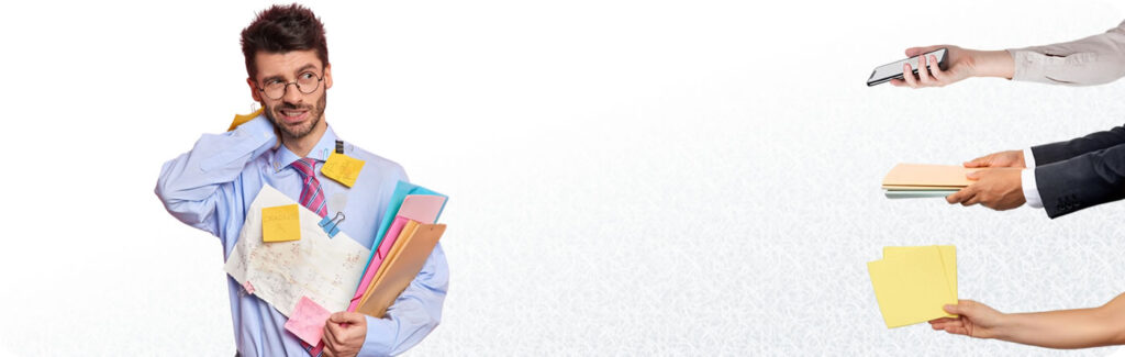 Homem em dúvida se precisa de um sistema CRM